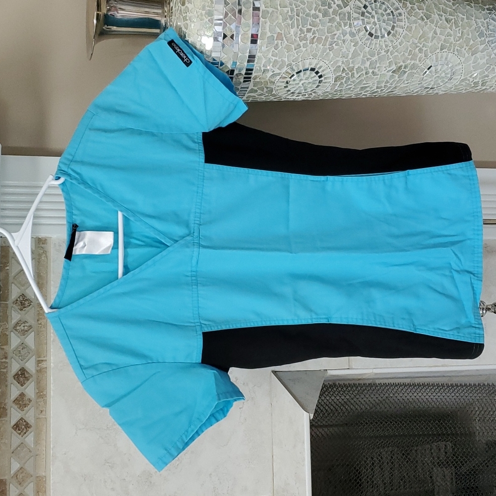💙 CHEROKEE Turquoise/Black Scrub Top 💙